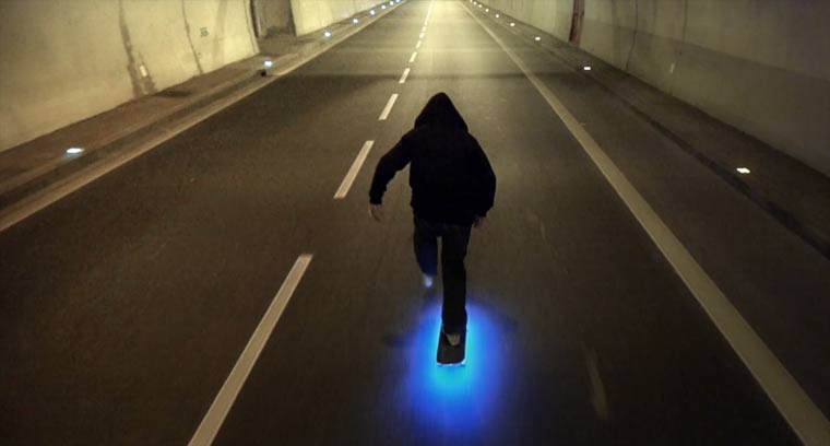 Skateboard mit LED-Unterbodenbeleuchtung: Firefly LED_Skateboard_01 