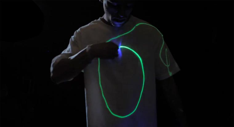 Interaktives Glow-In-The-Dark-Shirt glow_threads_shirt 