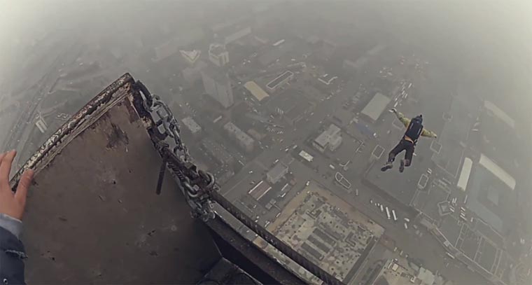 Wie man illegal vom höchsten Kran der Welt springt jump_highest_construction_tower 