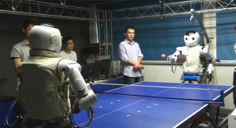 Tischtennis-spielende Roboter tischtennisroboter 