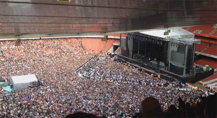 Bohemian Rhapsody von 60.000 Green Day Fans gesungen 60000_queen 