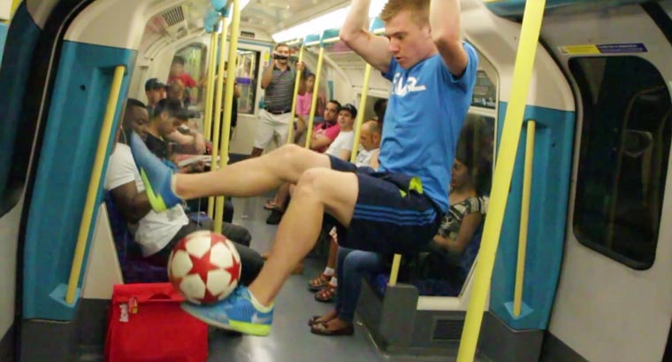 Klasse Fußball-Freestyle-Tricks Andrew_Henderson 