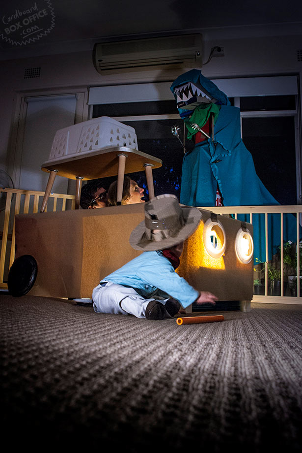 Filmnachbauten mit Baby und Pappe Cardboard_BOX_Office_06 