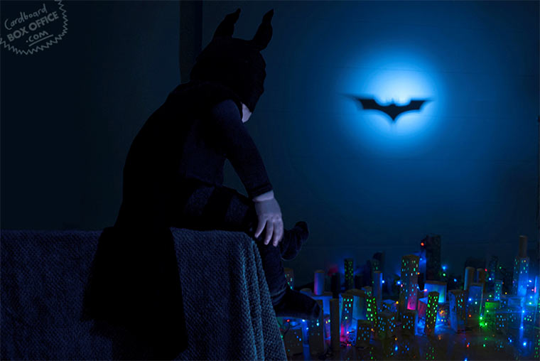 Filmnachbauten mit Baby und Pappe Cardboard_BOX_Office_07 