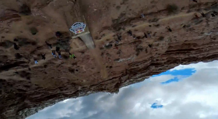 POV-Backflip über 22 Meter-Schlucht Kelly-McGarry_canyon 