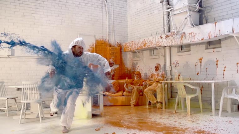 Ganzes Lagerhaus erhält Graffiti-Verschönerung Sofles_Limited