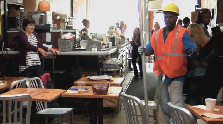 Horror: Telekinesestreich im Café coffeeshoptelekinese 