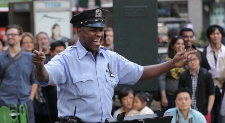 Wenn Passanten ein Orchester leiten dürfen conduct_us_01 