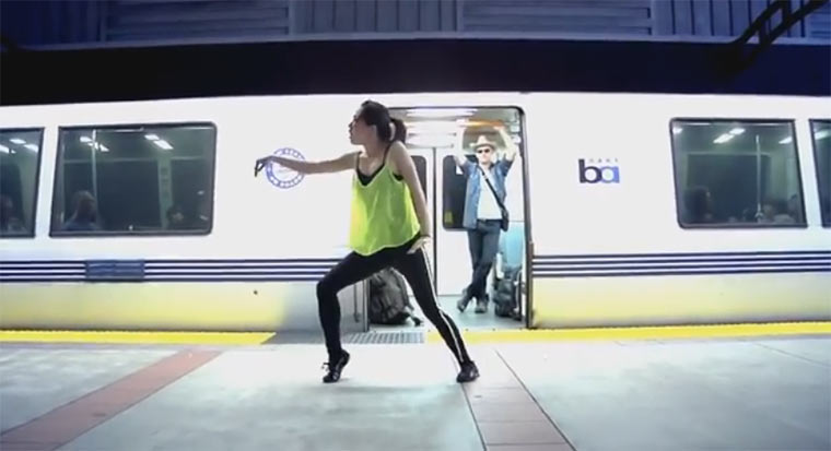 Junge Frau lernt Tanzen innerhalb eines Jahres girldanceinoneyear