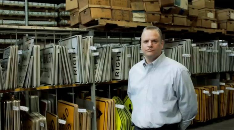 Kurzdoku: Wie ein Straßenschild entsteht sign_shop 