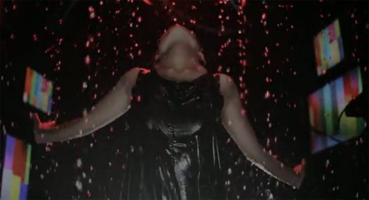 Synchrontanz der schwebenden Wassertropfen synchronized_drops 