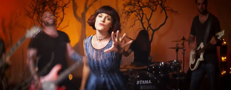 Flyleaf - Set Me On Fire flyleaf_Set_me_on_fire 