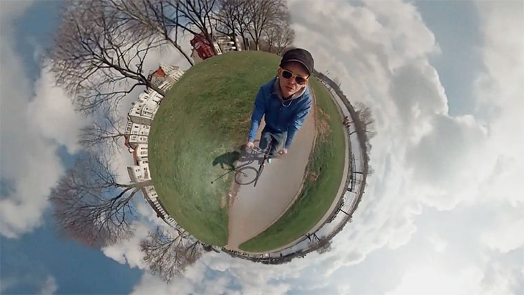 Mit dem Rad über den Mini-Planeten j0n4s