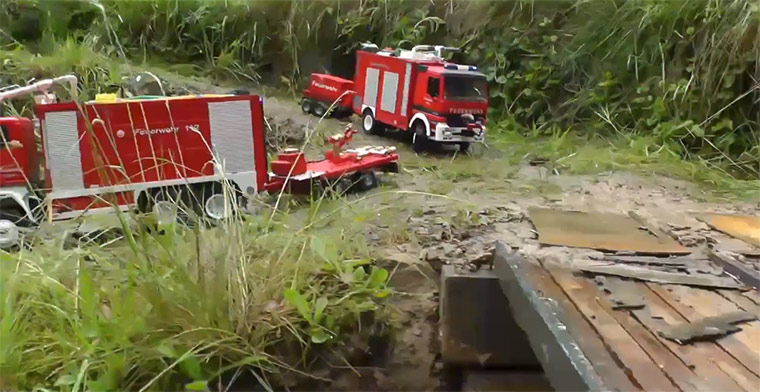 Miniatur-Unfall eines Öltransporters Miniatur-Unfall eines Öltransporters rc_crash_fire