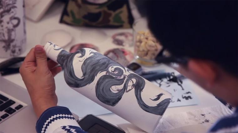 Daumenkino mit Vodka-Flaschen Absolut_Yue_Wu