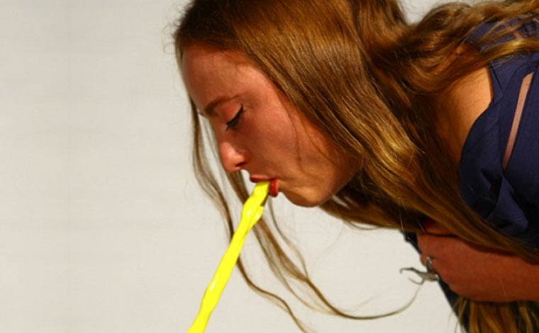 Kunst zum Kotzen Millie_Brown_01 