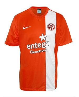 Borussia Dortmund hat das schönste Trikot BVB_Trikotmeister-13_09 