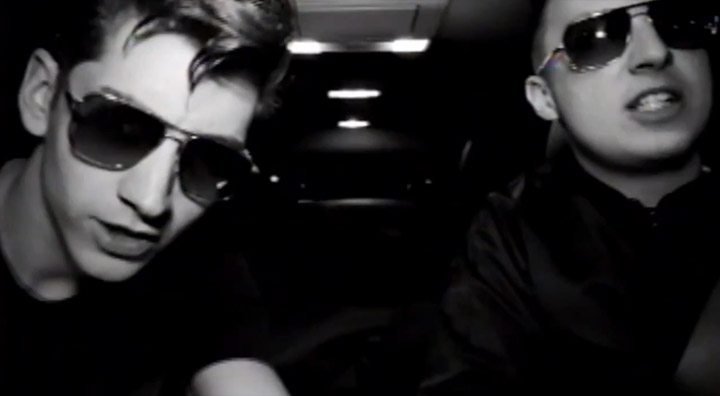 Arctic Monkeys – R U Mine? arctic_monkeys_RUmine 