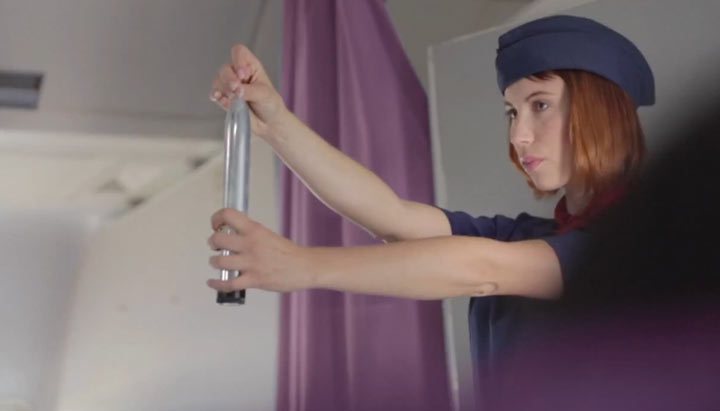 Fluggäste werden mit Sexualkunde überrascht durex_inflightentertainment 