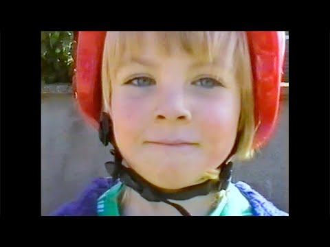 Fontaines D.C. - "Favourite" lyteCache.php?origThumbUrl=https%3A%2F%2Fi.ytimg.com%2Fvi%2F0a_vpigwDb4%2Fhqdefault 