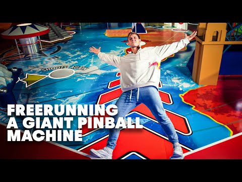 Freerunner als menschliche Kugel in gigantischer Pinball-Maschine lyteCache.php?origThumbUrl=https%3A%2F%2Fi.ytimg.com%2Fvi%2F1NAxcuqNzgI%2Fhqdefault 
