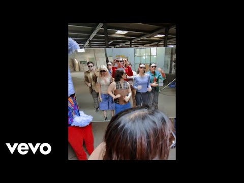 Neue originelle Musikvideos (79) lyteCache.php?origThumbUrl=https%3A%2F%2Fi.ytimg.com%2Fvi%2F1cFvYYW6ihk%2F0 