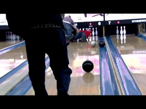 Bowling-Trickshots im Skatepark lyteCache.php?origThumbUrl=https%3A%2F%2Fi.ytimg.com%2Fvi%2F2w7Fxoeo_Qk%2Fhqdefault 