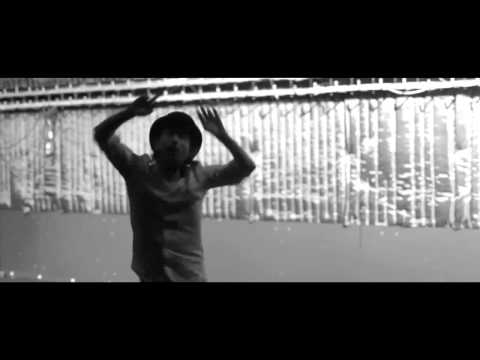 Thom Yorke tanzt zu allem Scheiß lyteCache.php?origThumbUrl=https%3A%2F%2Fi.ytimg.com%2Fvi%2F3B77s3x-XoY%2F0 