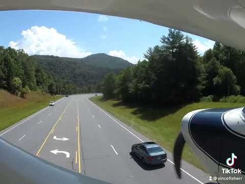 Flugzeug-Notlandung auf der Autobahn lyteCache.php?origThumbUrl=https%3A%2F%2Fi.ytimg.com%2Fvi%2F4BaX2JLBj84%2Fhqdefault 