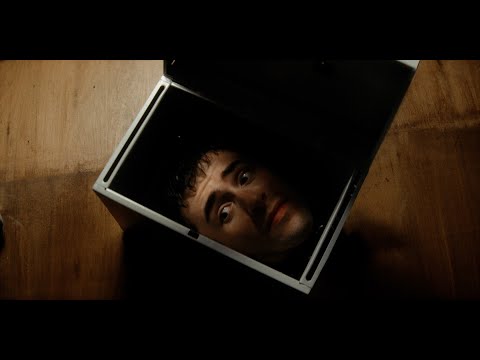 Musikvideo: Folly Group - "I Raise You (The Price of Your Head)" lyteCache.php?origThumbUrl=https%3A%2F%2Fi.ytimg.com%2Fvi%2F5H1scpYjqmE%2Fhqdefault 