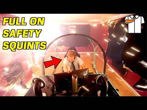 Colin Furze hat ein 4D-Gaming-Setup gebaut lyteCache.php?origThumbUrl=https%3A%2F%2Fi.ytimg.com%2Fvi%2F8FJXZfH03Mk%2Fhqdefault 