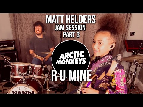 Nandi Bushell spielt Schlagzeug mit dem Drummer der Arctic Monkeys lyteCache.php?origThumbUrl=https%3A%2F%2Fi.ytimg.com%2Fvi%2FALDYwC72KKw%2F0 