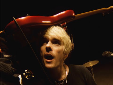 Waterparks - "Red Guitar" (Musikvideo) lyteCache.php?origThumbUrl=https%3A%2F%2Fi.ytimg.com%2Fvi%2FAnNaKKQhbac%2Fhqdefault 