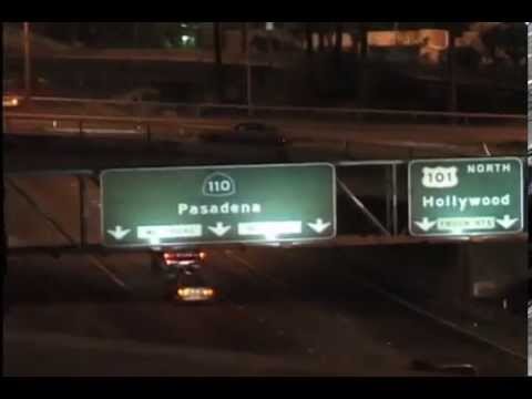 Street Artist verändert Autobahnschild & hilft damit etlichen Autofahrenden lyteCache.php?origThumbUrl=https%3A%2F%2Fi.ytimg.com%2Fvi%2FClgl63CWOkM%2Fhqdefault 