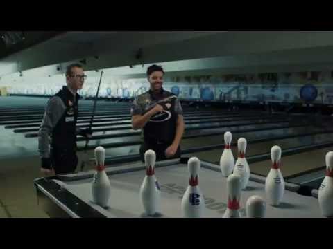 Bowling trifft Billard in diesem epischen Trickshot-Video lyteCache.php?origThumbUrl=https%3A%2F%2Fi.ytimg.com%2Fvi%2FINae4ro-THg%2Fhqdefault 