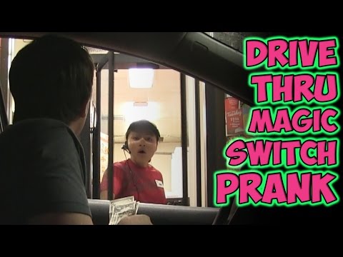 Drive-Through-Streich: Fahrerwechsel lyteCache.php?origThumbUrl=https%3A%2F%2Fi.ytimg.com%2Fvi%2FOaohPXGZG-s%2Fhqdefault 