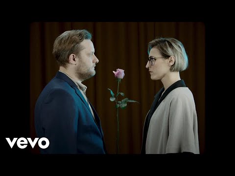 Literal Musikvideo: Mine & Fatoni - "Romcom" lyteCache.php?origThumbUrl=https%3A%2F%2Fi.ytimg.com%2Fvi%2FPL9KAaF1Yw8%2Fhqdefault 