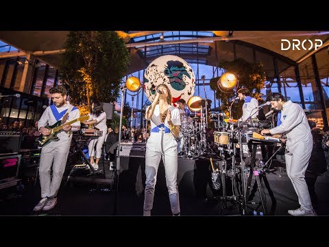 Eine Stunde smoothe Live-Musik von L'Impératrice lyteCache.php?origThumbUrl=https%3A%2F%2Fi.ytimg.com%2Fvi%2FPmC9FsfUzy0%2Fhqdefault 