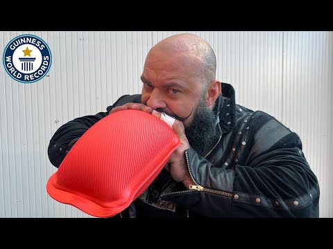 Weltrekord im "Wärmeflaschen aufblasen, bis sie zersplatzen" lyteCache.php?origThumbUrl=https%3A%2F%2Fi.ytimg.com%2Fvi%2FQCtX7AH2Wiw%2Fhqdefault 