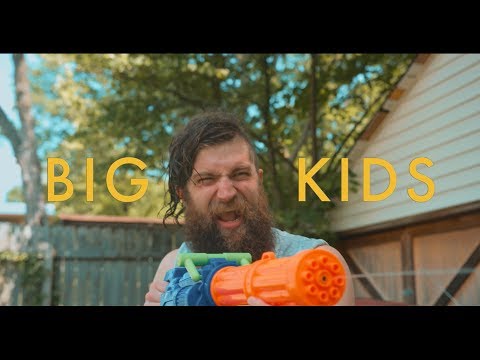 Musikvideo-Premiere: Lukr - Big Kids lyteCache.php?origThumbUrl=https%3A%2F%2Fi.ytimg.com%2Fvi%2FTt9CV3PAKoA%2Fhqdefault 