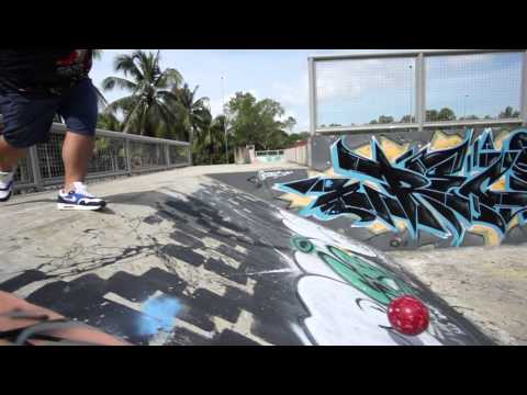 Bowling-Trickshots im Skatepark lyteCache.php?origThumbUrl=https%3A%2F%2Fi.ytimg.com%2Fvi%2FYZ10x9Pphc0%2Fhqdefault 
