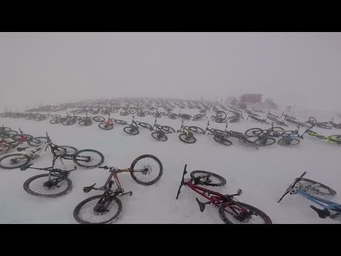 Auf 700 Mountainbikes nach Massenstart den Gletscher runter lyteCache.php?origThumbUrl=https%3A%2F%2Fi.ytimg.com%2Fvi%2FZbfQwf6JTl4%2Fhqdefault 