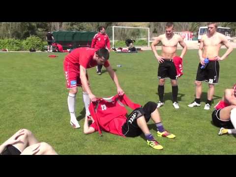 Fies geplanter Streich beim Fußballtraining lyteCache.php?origThumbUrl=https%3A%2F%2Fi.ytimg.com%2Fvi%2F_ZpR2OPAYqk%2F0 