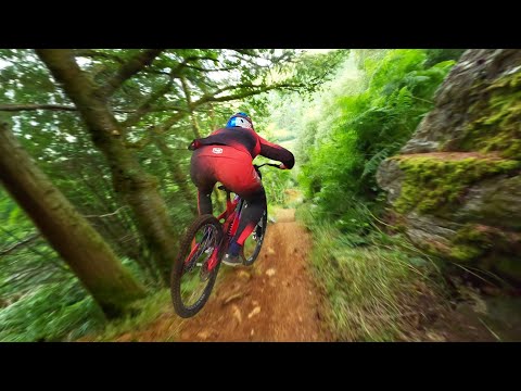 Kameradrohne verfolgt Mountainbiker auf rasanter Abfahrt lyteCache.php?origThumbUrl=https%3A%2F%2Fi.ytimg.com%2Fvi%2FctEksNz7tqg%2Fhqdefault 