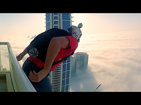 Base Jump in die Wolkendecke lyteCache.php?origThumbUrl=https%3A%2F%2Fi.ytimg.com%2Fvi%2Fjz69QeNwuDM%2Fhqdefault 