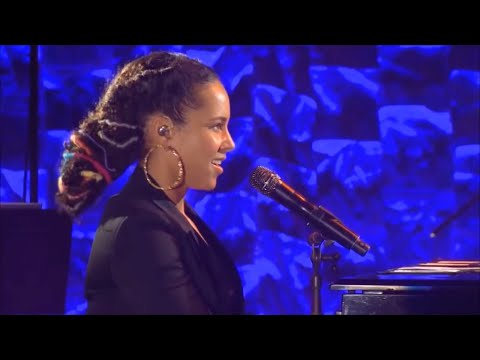 Alicia Keys covert Jay-Z-Songs am Klavier lyteCache.php?origThumbUrl=https%3A%2F%2Fi.ytimg.com%2Fvi%2FmCODwB_MKPU%2Fhqdefault 