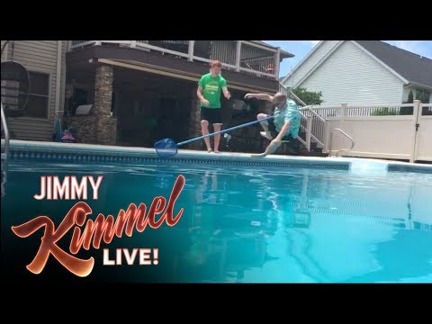 Jimmy Kimmel lässt Väter zum Vatertag erschrecken lyteCache.php?origThumbUrl=https%3A%2F%2Fi.ytimg.com%2Fvi%2FrOJIFedKAl0%2Fhqdefault 
