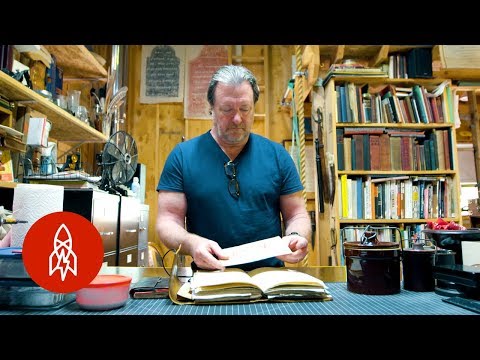 Ross MacDonald erstellt Papier-Requisiten für Film und Fernsehen lyteCache.php?origThumbUrl=https%3A%2F%2Fi.ytimg.com%2Fvi%2Fs6gJcWEDrAk%2Fhqdefault 