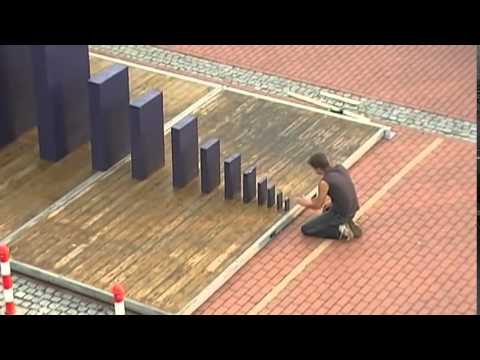 Experiment: Kann ein kleiner Domino-Stein einen richtig großen umschmeißen? lyteCache.php?origThumbUrl=https%3A%2F%2Fi.ytimg.com%2Fvi%2FsL2WlXdbjH0%2Fhqdefault 