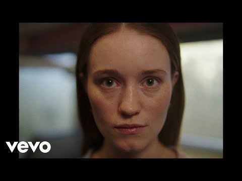 Musikvideo: Sigrid - "Burning Bridges" lyteCache.php?origThumbUrl=https%3A%2F%2Fi.ytimg.com%2Fvi%2FudRAIF6MOm8%2Fhqdefault 